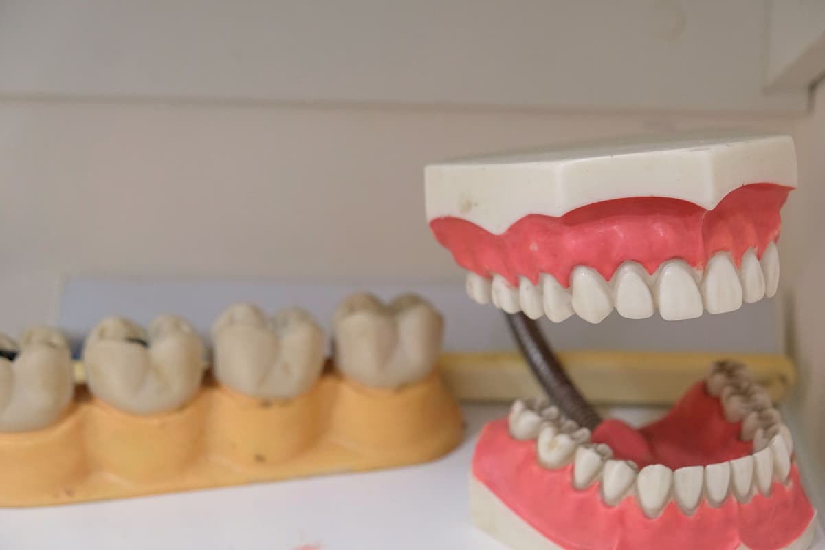 Clear Aligners vs Metal Braces in 2026: Which Teeth Straightening Option Is Right for You?